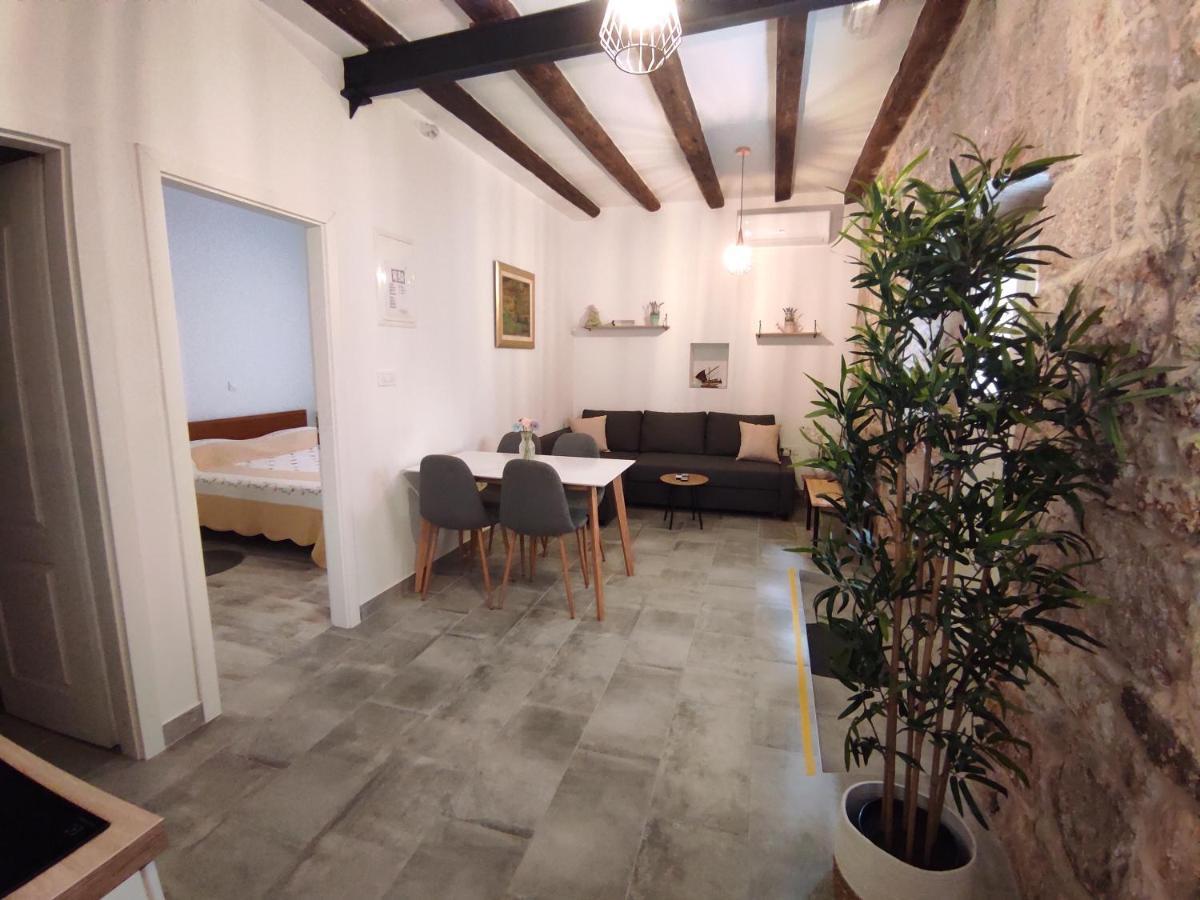 Apartments Bepi コミジャ エクステリア 写真