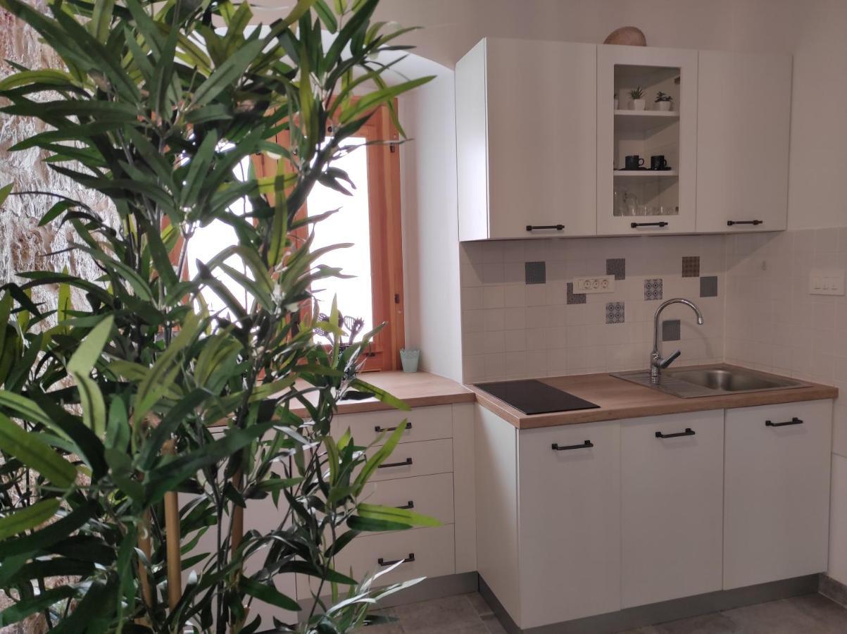 Apartments Bepi コミジャ エクステリア 写真